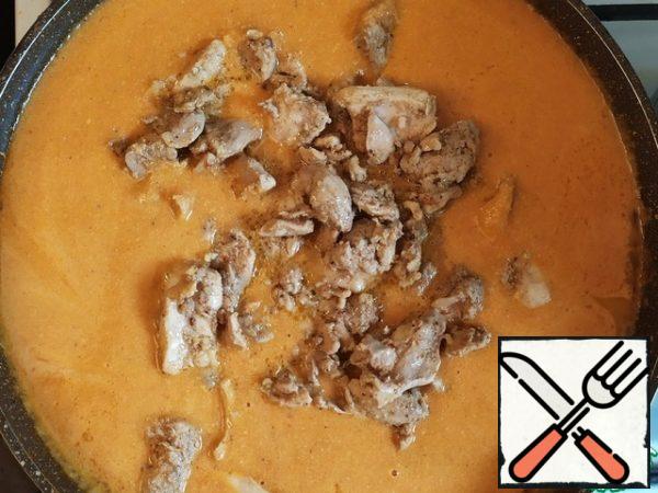 Add the chicken. Cook for 5-6 minutes, until the meat is ready.