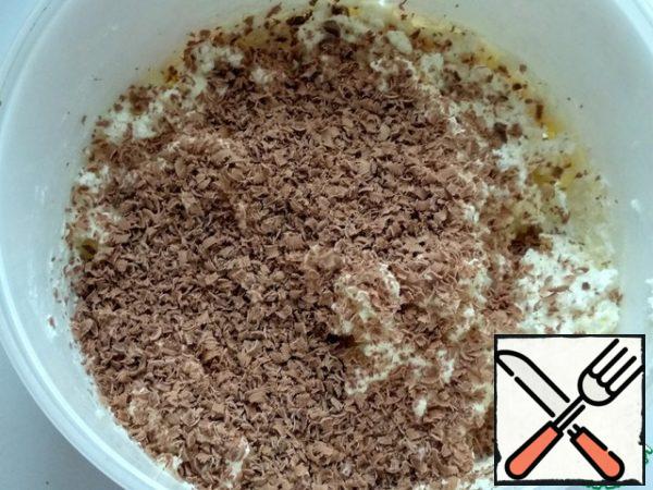 Add the chocolate, grated on a grater. Stir.