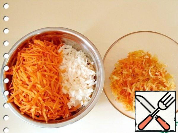 Grate onion, carrot and bell pepper on a coarse grater or cut into small strips.