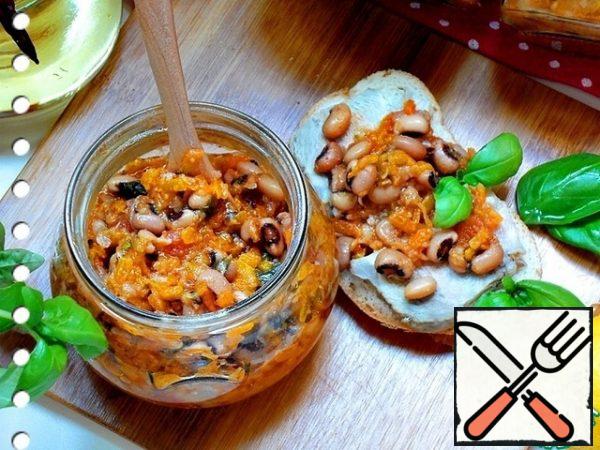 If you use the dish immediately, you can boil it for 5 minutes after adding the greens (try the beans, they should be soft), remove from the heat, and let it brew. The dish is ready.