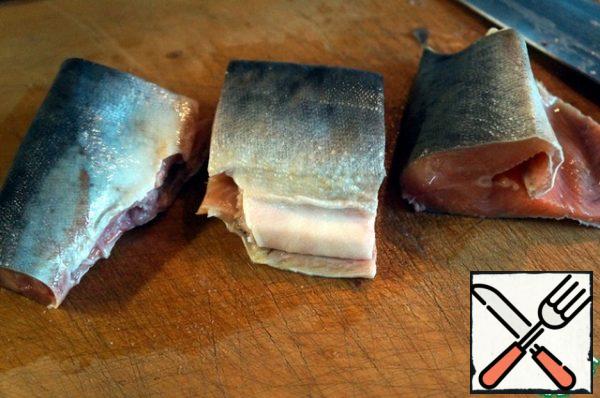 Cut the carcass into parts about 9-10 cm long. I got three of them.