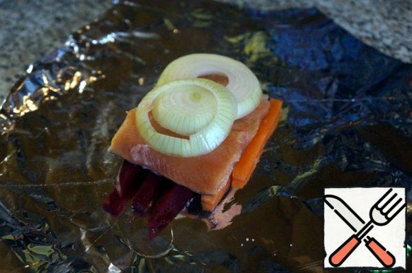 Put a couple of onion circles on the fillet.