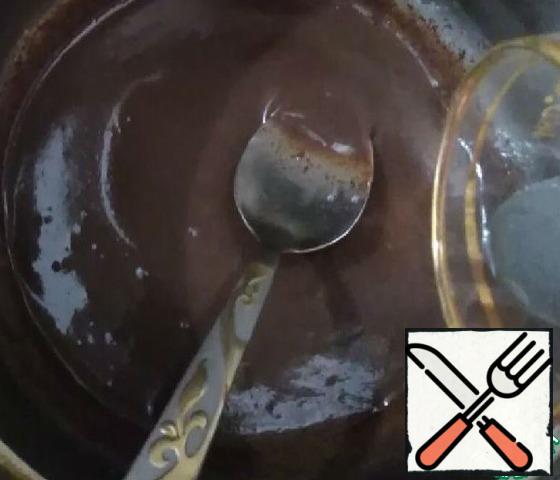 As a result, the mixture will get a thick glaze.
Do not forget to stir with a spoon when cooking.
At the end, add fresh lemon juice to taste as desired in the glaze and stir with a tablespoon.