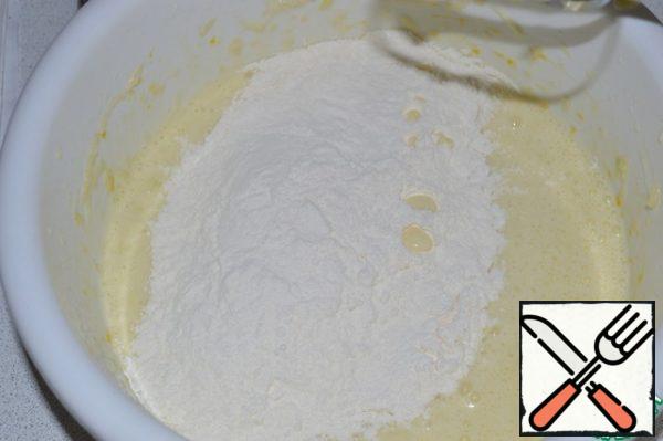 Mix flour, baking powder and salt.
Sift into the dough and mix.