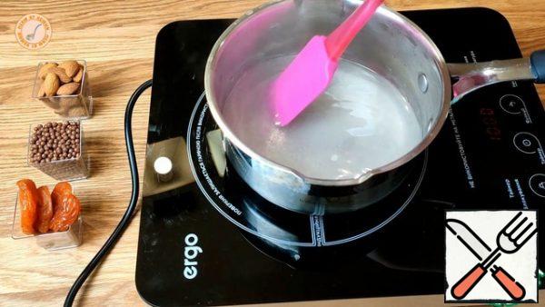 To prepare spray: pour the sugar and water and bring to a boil