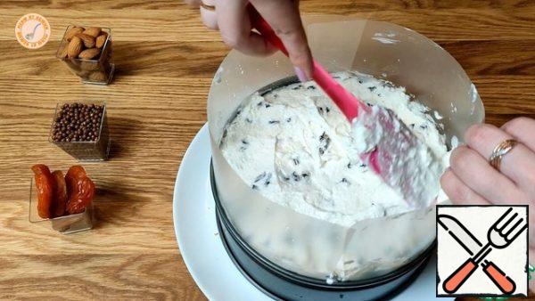 Collect the cake: soak the cakes, layer the sponge souffle