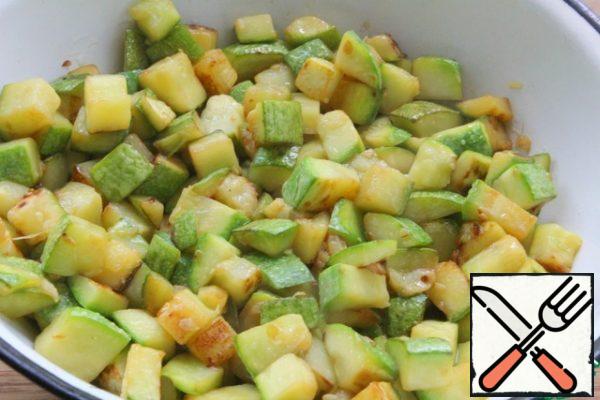 Fry in oil heated in a frying pan over high heat until Golden brown.
Remove from the pan.