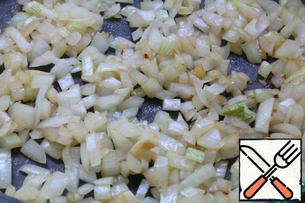 Cut the onion into cubes and fry until Golden in the same pan.