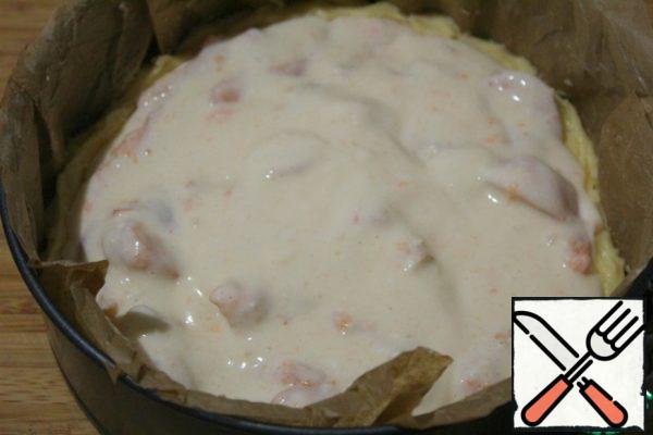 Put the filling on the dough.