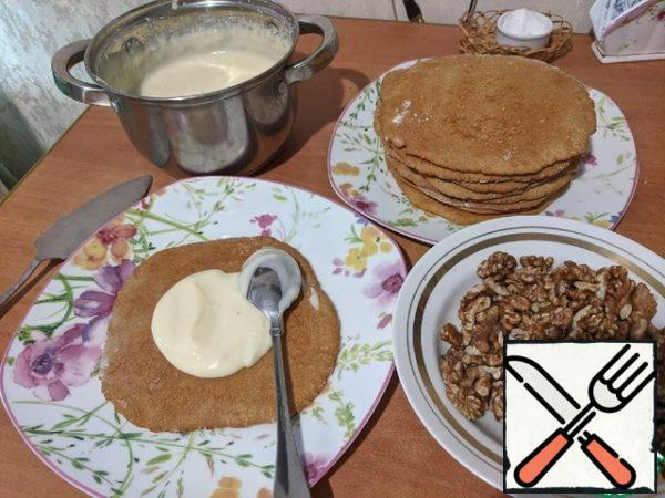Smear the cakes better still warm cream. So they are better soaked in cream and will melt in your mouth.