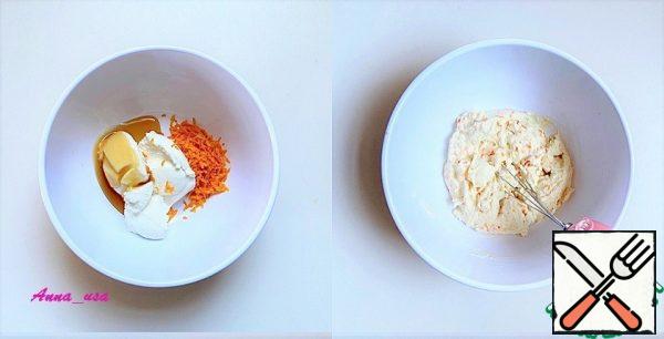 Mix the ricotta, honey and orange zest.