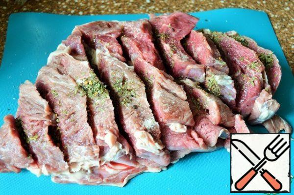 Cut into serving strips, season with salt and pepper,
sprinkle with dried herbs. You can do this overnight or in 1-2 hours.