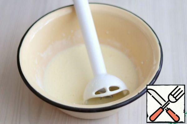Punch the curd mixture with a blender leg into a smooth, fine homogeneous mass.