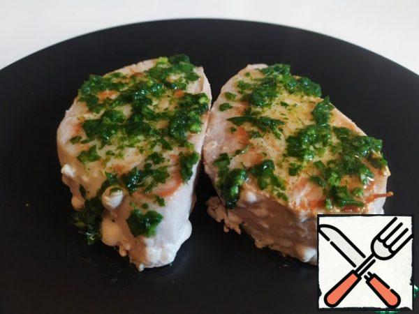 Remove the steaks from the heat and RUB with the sauce.

Bon appetit.