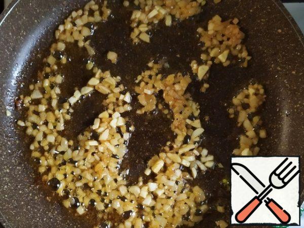 Add the garlic and continue to fry.

On a packet of spaghetti, we look at how much time they need to cook and throw them in such a way that they are ready just in time for the sauce to be ready.