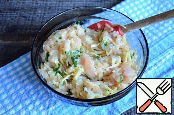 Mix the breast, onion, cheese, herbs, egg, set aside for 10 minutes to swell the semolina. We had enough salt from the onion and cheese, but you can also add a little salt.