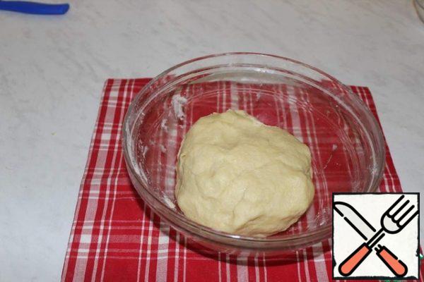 Knead the soft dough. Put the dough in a bag and put it in the refrigerator for 30-40 minutes.