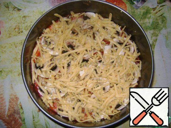 Sprinkle with grated hard cheese and put in the oven for another 15-20 minutes.
Of course, you can take more cheese. "You can't spoil porridge with butter"! ;)