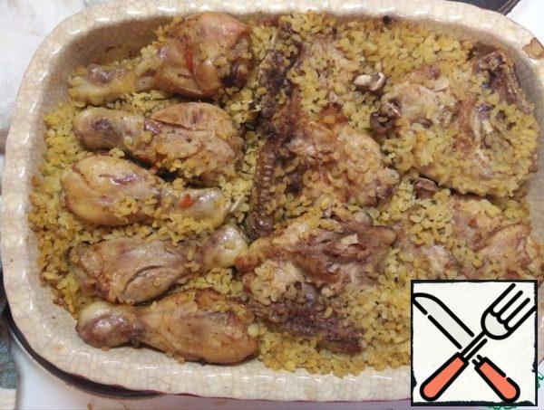 For 5 minutes, remove the foil, sprinkle the legs with grated cheese and bake without foil for another 5 minutes.
