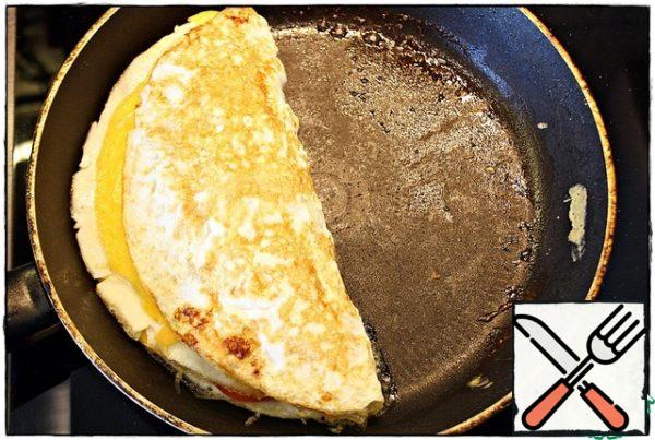 After all the flips, we see something like this picture. Cover the pan with a lid and keep on fire for a couple of minutes. Make sure that nothing is burned, otherwise a bummer will happen instead of a high!!!