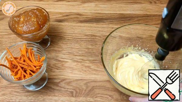 Add powdered sugar to the yolks and whisk.