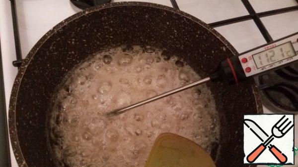 Bring the mass to 110 degrees and begin to enter it in a thin stream into the whipped puree. Mix until fully combined