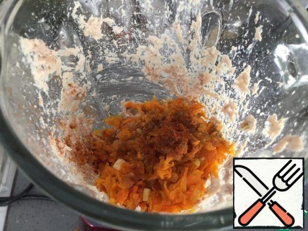 In a blender bowl, add the chicken meat, roast, yogurt, spices and chop.