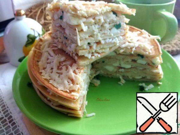 Cut into pieces. Here is a pie in the section. Bon appetit.