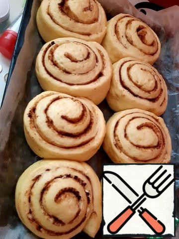 Buns have been removed, you can send them to the preheated oven top - bottom mode for 25-30 minutes at 180 gr.