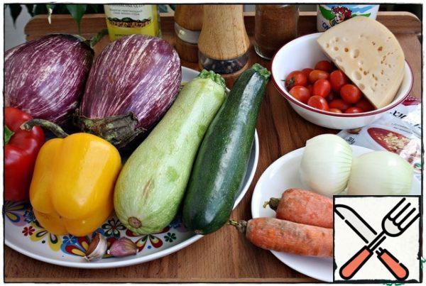 Novice Cooks just want to say - do not worry about this amount of ingredients (I had also been afraid of similar recipes), preparing everything is very simple, it's the season and all, but my family will appreciate Your efforts and skill!!! And so let's get started, prepare the products, cover a deep baking sheet with foil...