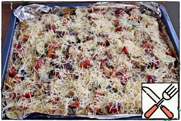 Be sure to pour garlic (the more - the tastier and more fragrant) and sprinkle with cheese on top, send it back to the oven for 8-10 minutes until the cheese melts...