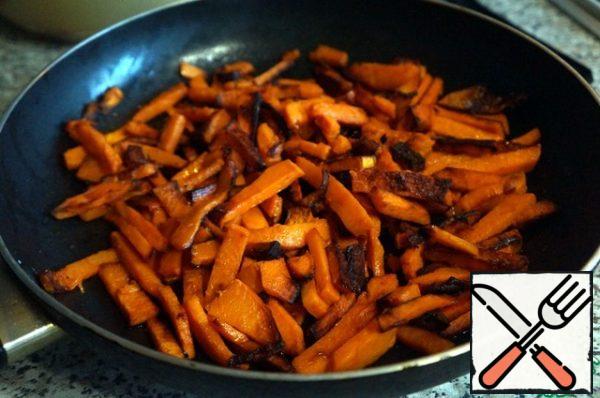 In a frying pan, heat the melted butter, fry the sweet potatoes, stirring occasionally, until tender – about 15 minutes. Add salt at the very end and mix.