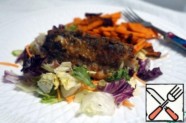 Put the salad mix on a serving dish, fish on it, and potatoes next to it.
Bon Appetit!