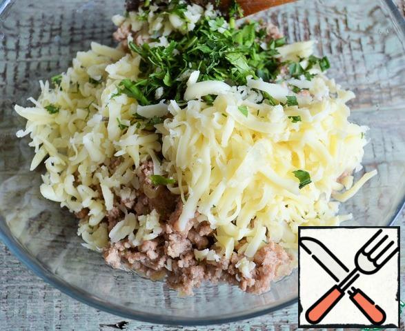 Grate the cheese, wash the cherry and herbs and dry them. Mix the fried minced meat, cheese, herbs, and salt to taste.