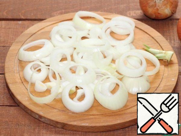 Peel and cut onion rings.