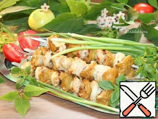 After 30 minutes, the barbecue was ready! Do not over-dry the barbecue. You can cut a small piece of meat and try. Very juicy and tender pieces of Turkey. This is much tastier than pork.

Bon Appetit!