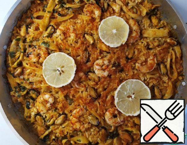Paella with Squid Rings, Shrimp and Mussels Recipe