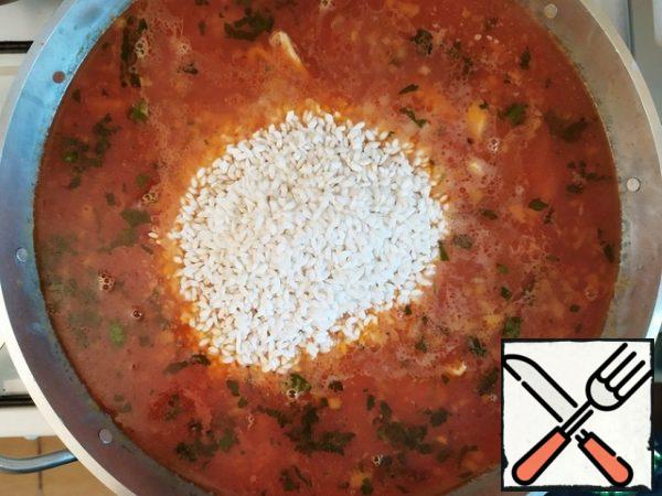 Add the rice and spread it evenly over the entire surface.

Add the rice and spread it evenly over the entire surface.

Everything from this point, the rice can not touch, otherwise "sokkarat" will not work.