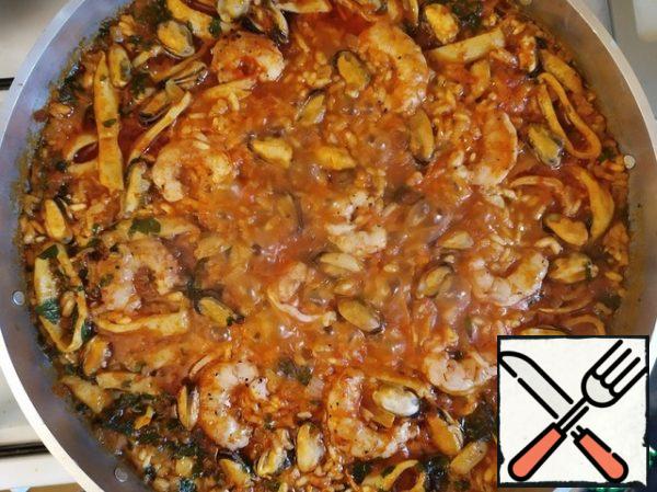 After about 5 minutes (or when there is very little broth left), increase the heat to medium and cook for a couple of minutes to get the sokkarat.