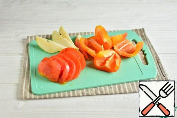 Tomato, pepper and pear - slices.