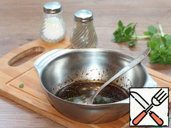 Prepare the marinade. Mix the butter with soy sauce. Add a pinch of spicy dry herbs: Basil, marjoram and thyme. Add salt and ground pepper and mix.