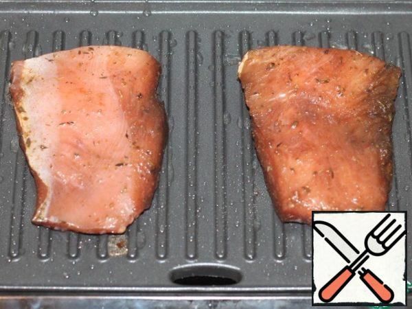 You can cook these steaks in nature on the grill or grill. In the oven under the grill or in an electric grill.