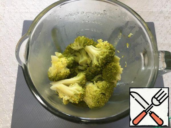 Put the inflorescences in a blender and grind.