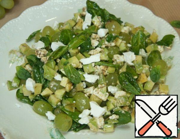 Avocado Salad with Grapes and Spinach Recipe