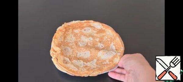 Making egg pancakes.  Put an egg in a bowl, add a little salt and mix.  We will fry like regular pancakes.