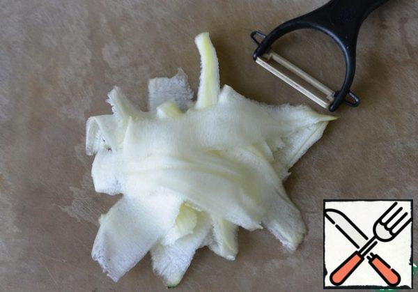 Cut the zucchini into slices of a vegetable peeler.