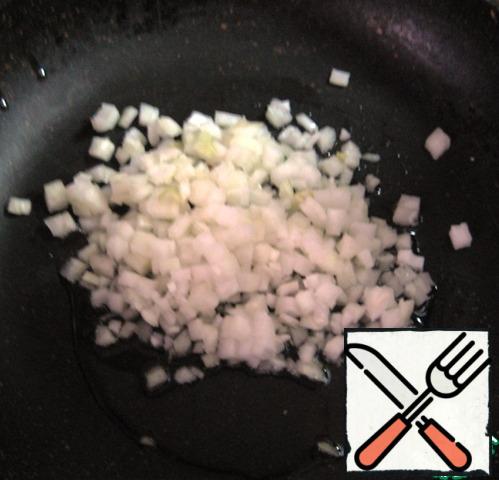 In a frying pan, heat a small amount of vegetable oil and fry the onion on a low heat until Golden.