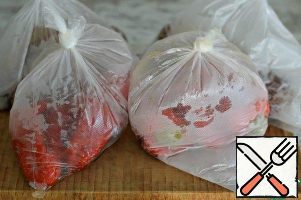 Transfer the ready-made hot vegetables into bags, tie the bags tightly.  Cool vegetables completely.