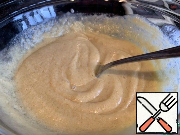 In a bowl, whisk the butter and sugar, without stopping whipping, add one egg at a time.