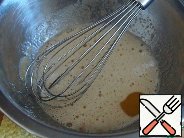 Now the dough. Whisk the egg with sugar and vanilla essence (you can replace it with vanilla sugar).